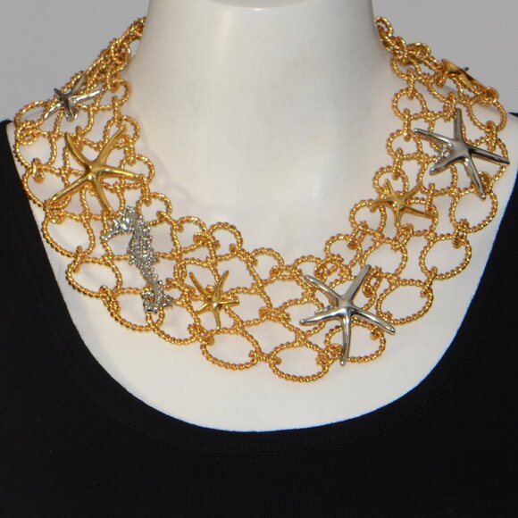 100% Authentic Oscar De La Renta Two-tone Fishnet Seahorse & Starfish Necklace - Picture 1 of 11